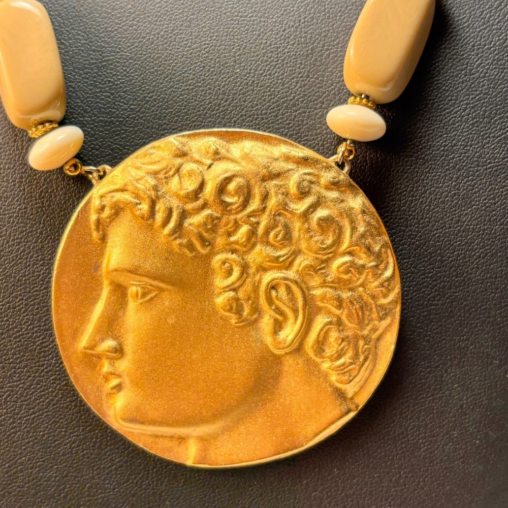 Vintage Brutalist Necklace Gold Tone 1970s Alexander the Great - Picture 4 of 8